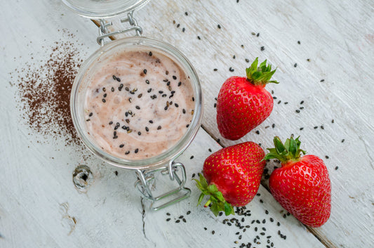 Çilekli ve Chia Tohumlu Protein Pudingi